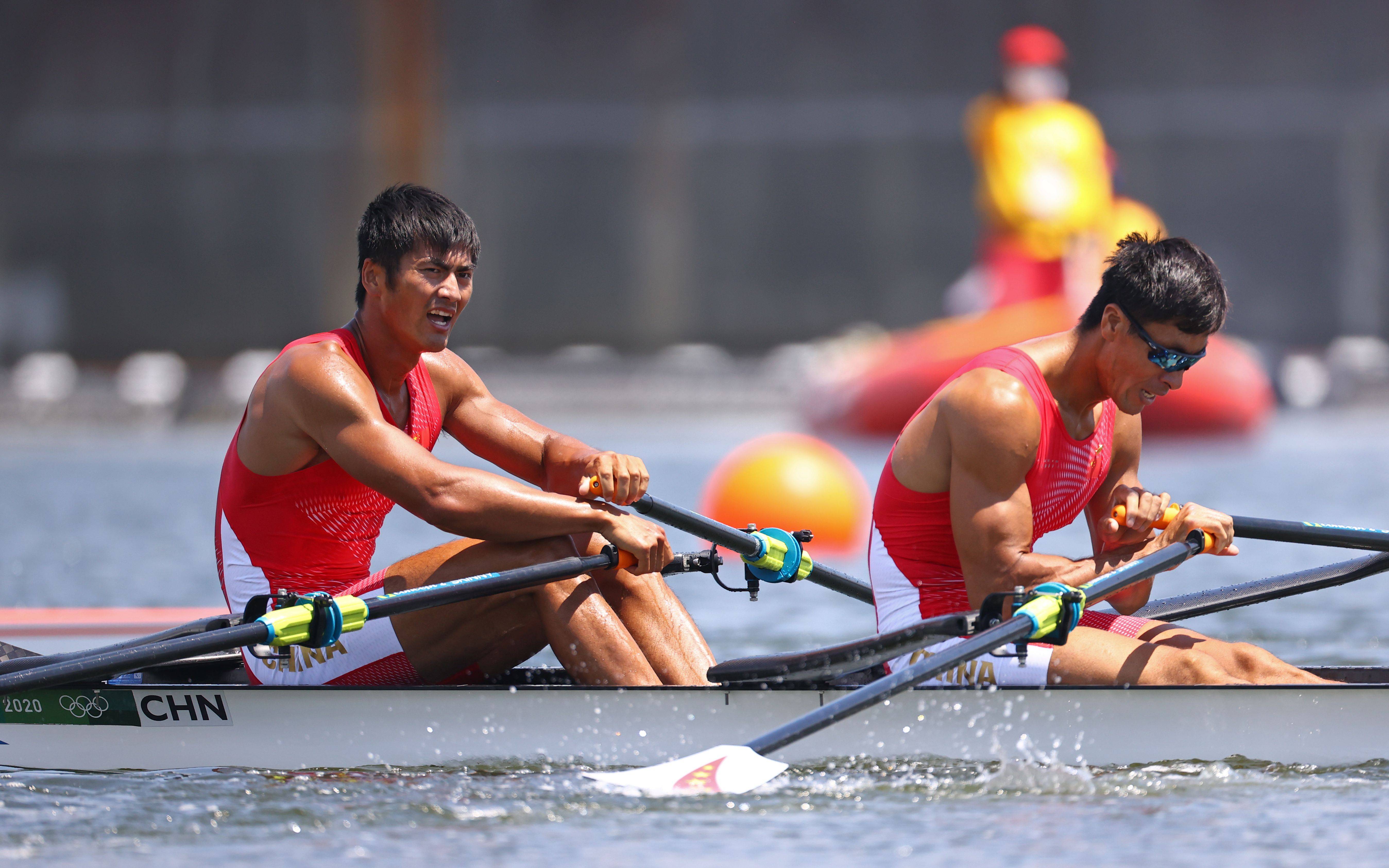 PG电子娱乐-包含赛艇选手划桨出击，奋勇争先的词条