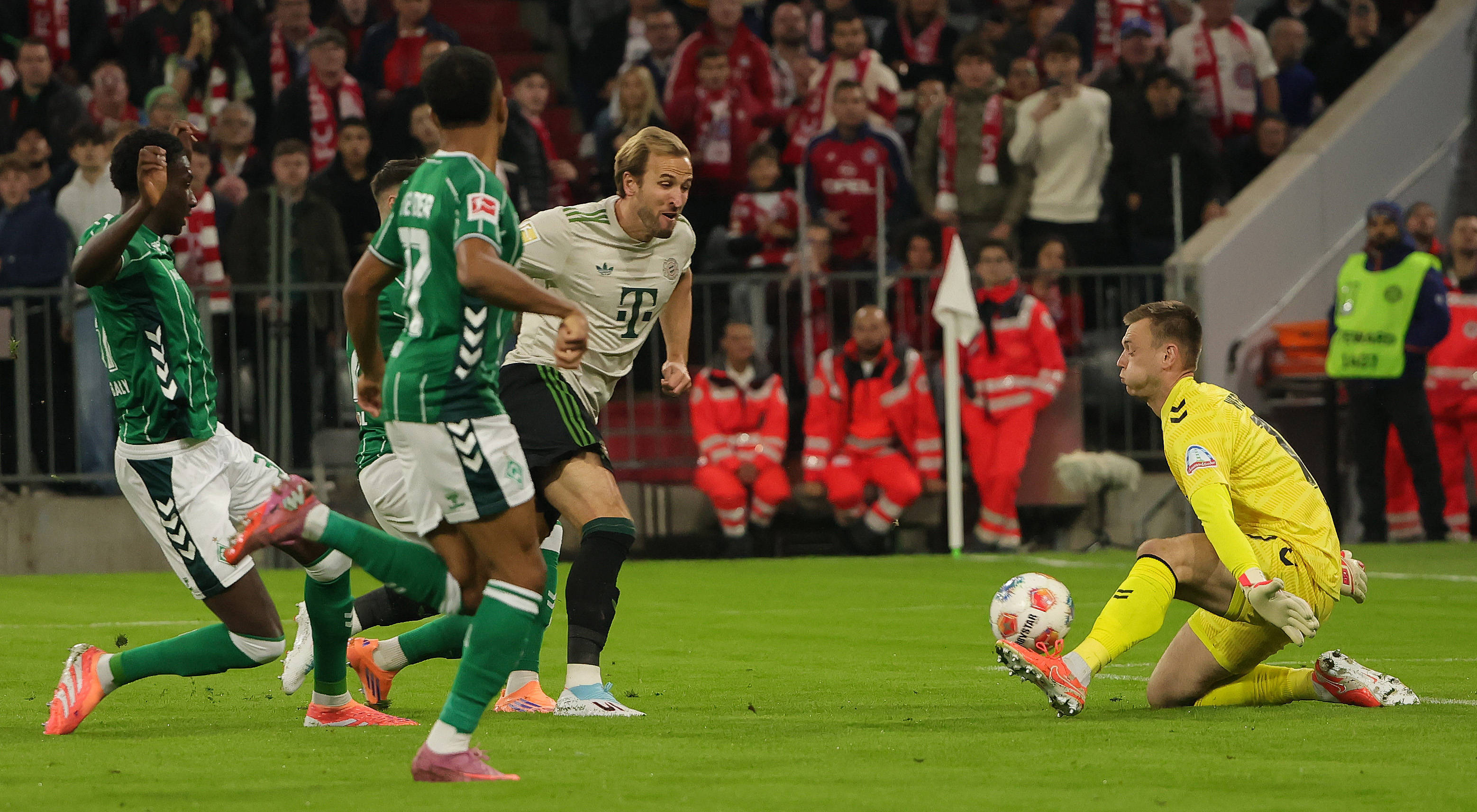 PG电子试玩-包含那不勒斯碾压拜仁，本泽马统治全场的词条