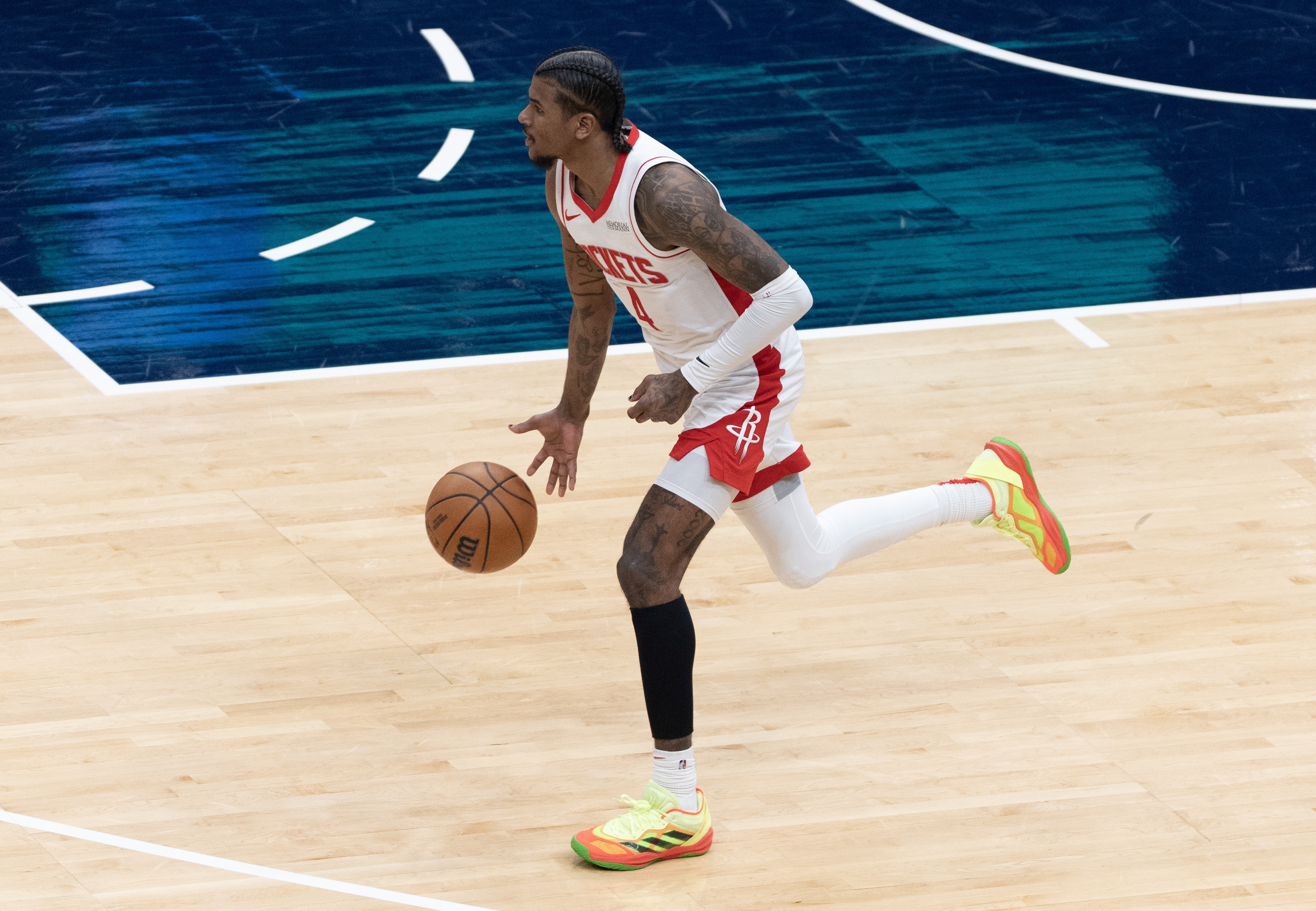 PG电子官网-灰熊横扫雄鹿，杰伦·布朗爆发神勇的简单介绍