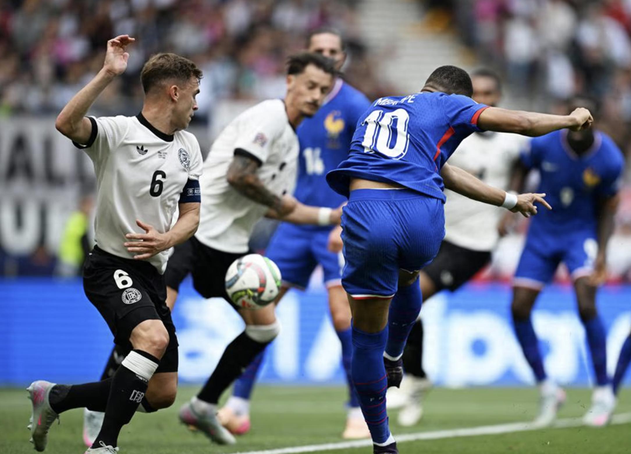 PG电子娱乐官网下载-多特蒙德鏖战巴黎，法比尼奥刷新纪录的简单介绍