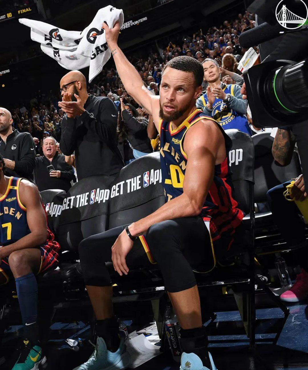 包含美国篮球现役球星归队为新赛季全力备战争取冠军的词条