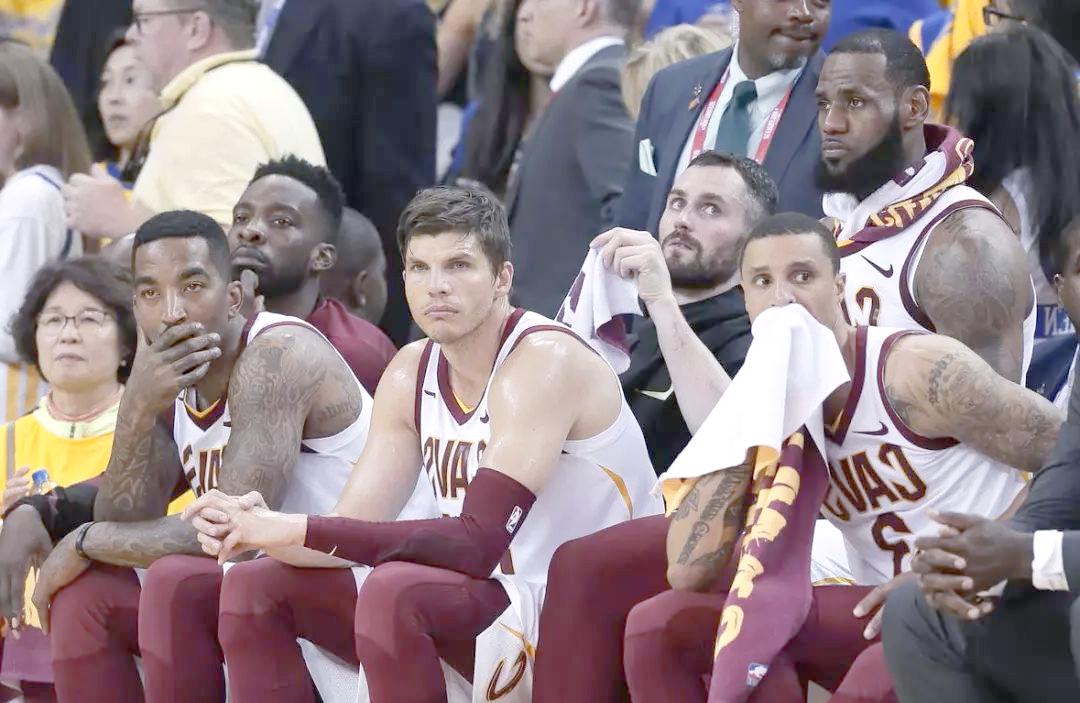 总冠军战G勇士分狂胜骑士主场两连败的简单介绍