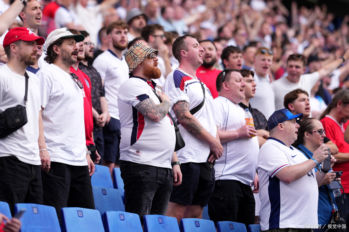 一场国际足球赛事引发了球员们的热血