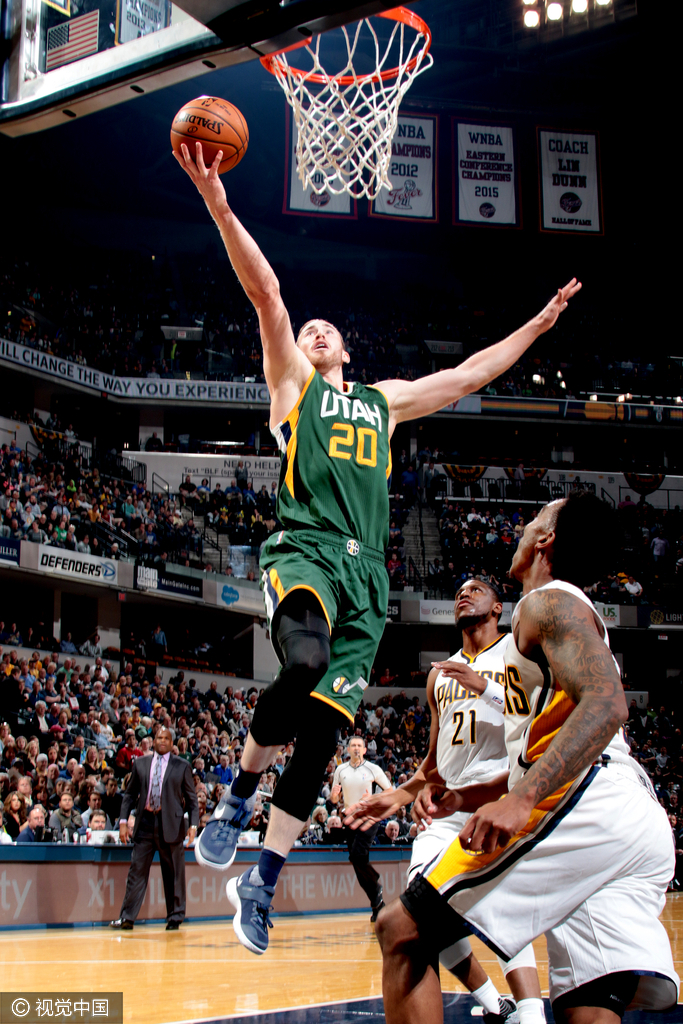 包含步行者轻取爵士，瓦兰丘纳斯高光表现的词条