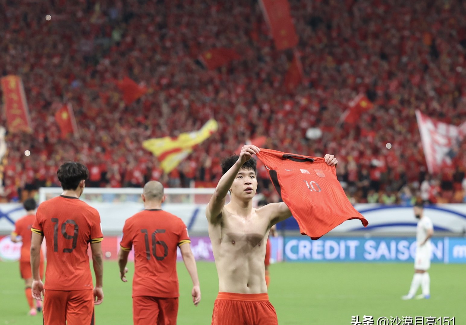 主教练战术大胆，助球队获得胜利的简单介绍