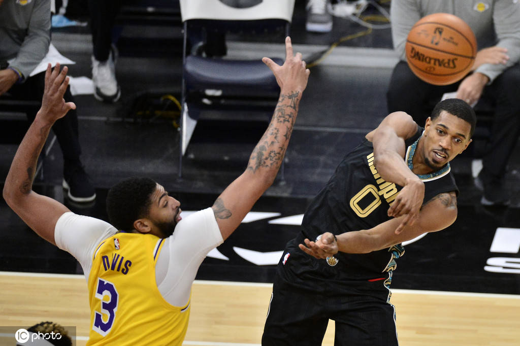 关于湖人险胜灰熊,周琦关键制胜的信息 关于湖人险胜灰熊,周琦关键制胜的信息