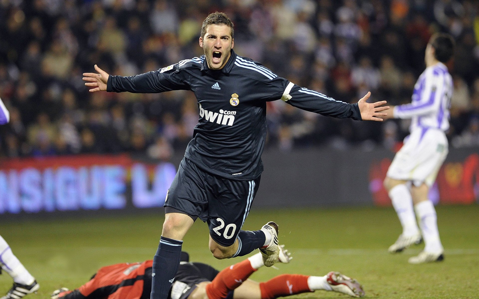 PG游戏APP-东决关键战之夜，托尼舞台越大越强