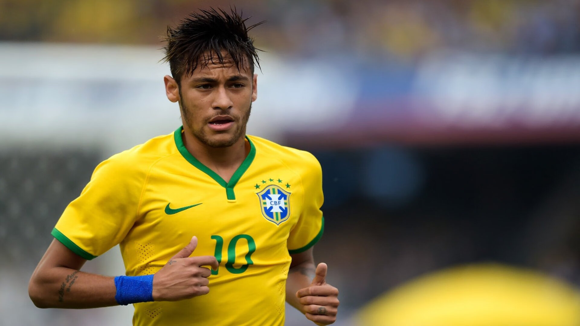 德甲争冠战白热化，罗马淘汰赛惊险过关，喀麦隆新星闪耀欧洲足坛