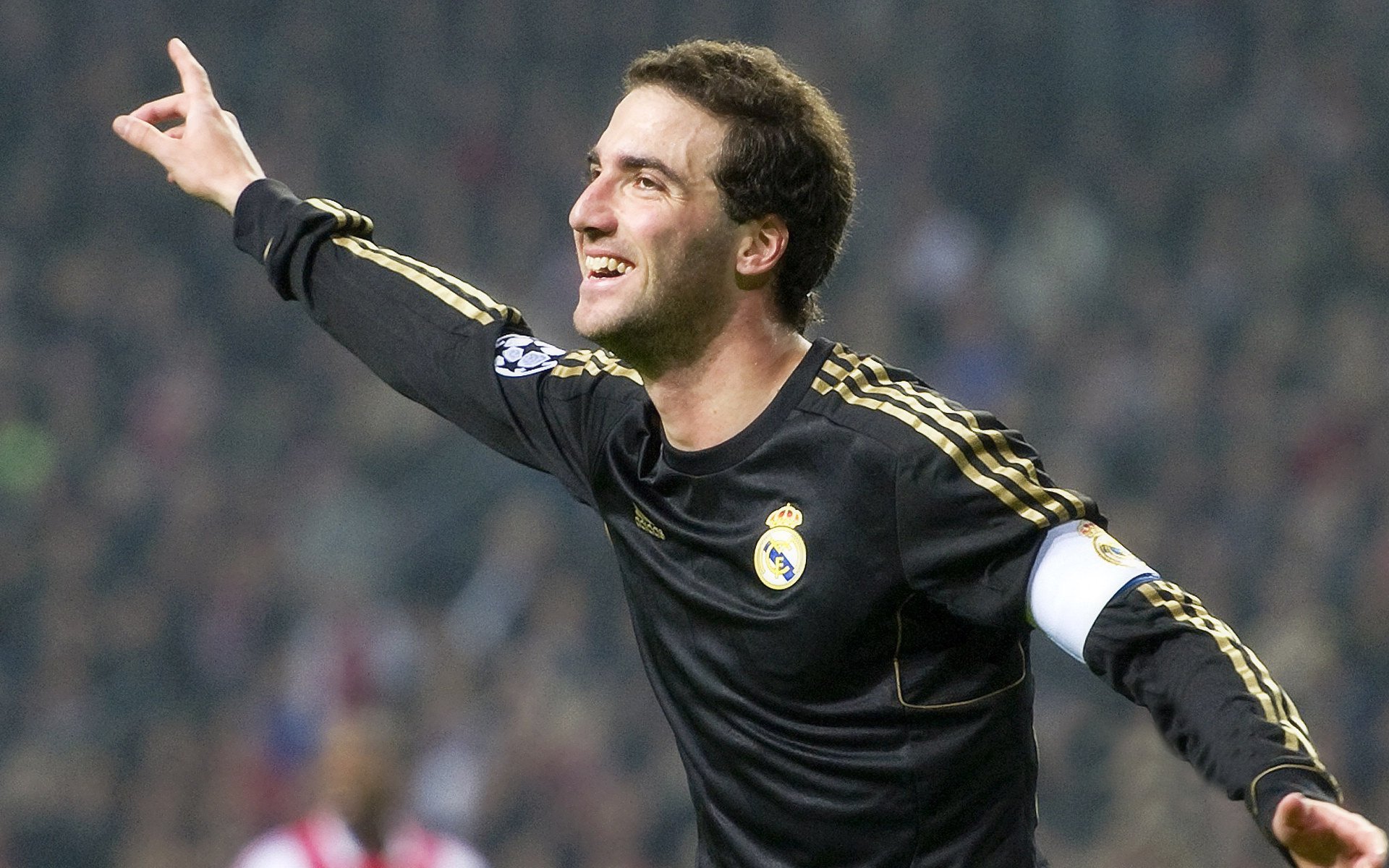 赛道上的永恒瞬间，加维稳定输出，F1年度争冠之夜铸就传奇